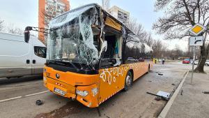 Верижна катастрофа с участието на автобус лека автомобил и товарен