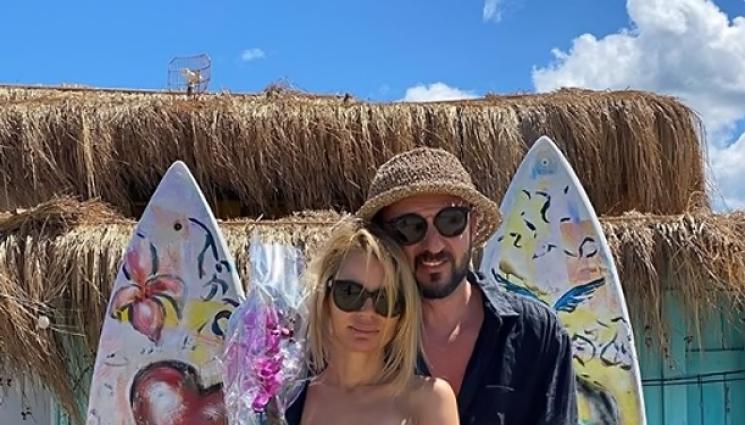 Галя Сатен - ДЪРЗОСТ И КРАСОТА: Мъжът на Галя от Сатен по прозрачни бански (СНИМКА)