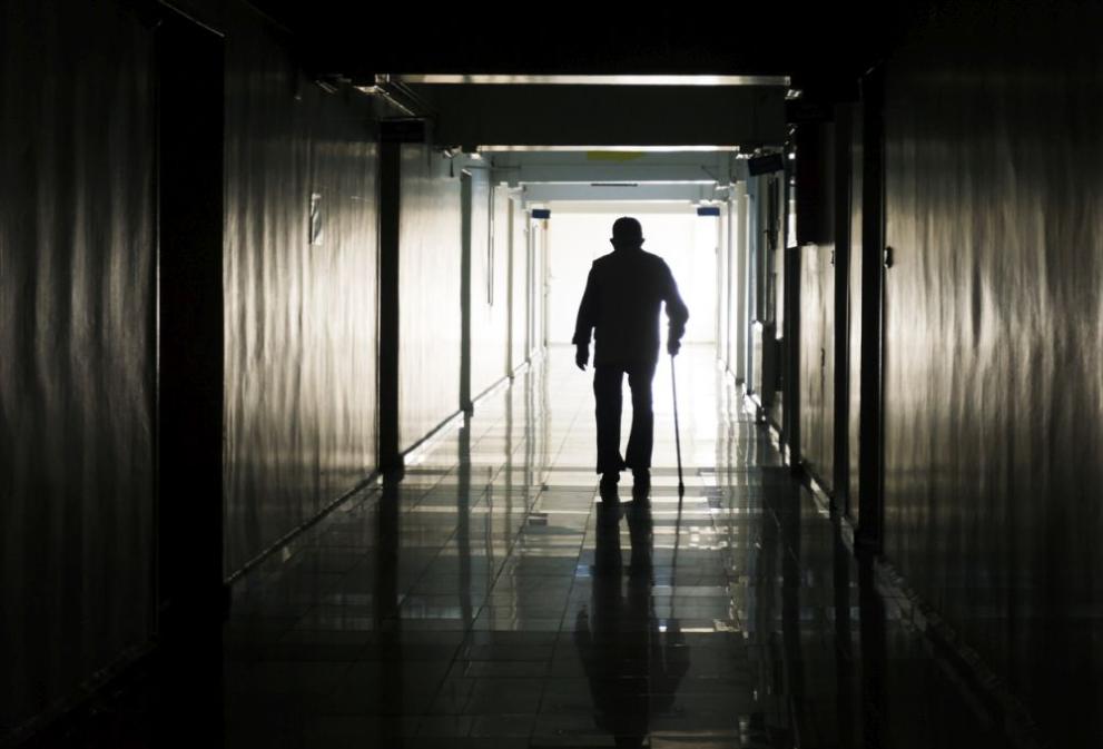 Болен от коронавирус вече пети ден е в неизвестност. 78-годишен