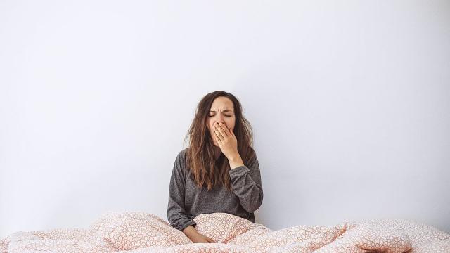 Медици разкриха причините за непривлекателния външен вид след нощния сън