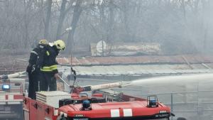 Пожар пламна на рибарското пристанище под Аспаруховия мост във Варна