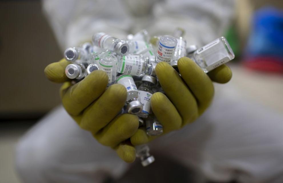 Американската компания Johnson & Johnson спира производството на ваксината си