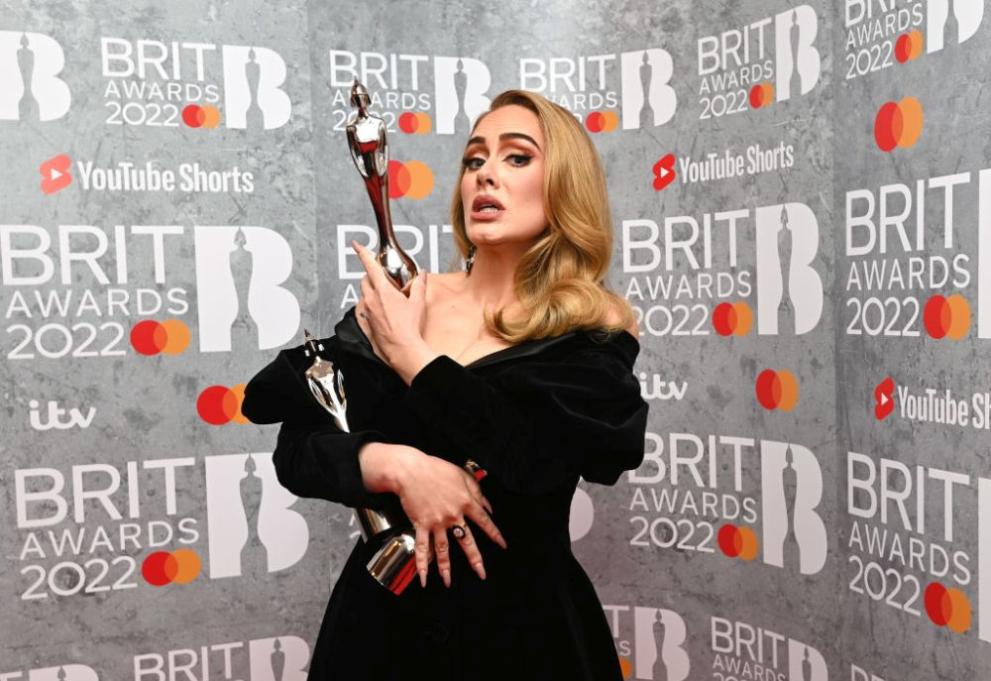 Певицата Адел грабна три награди, в това число силно желания