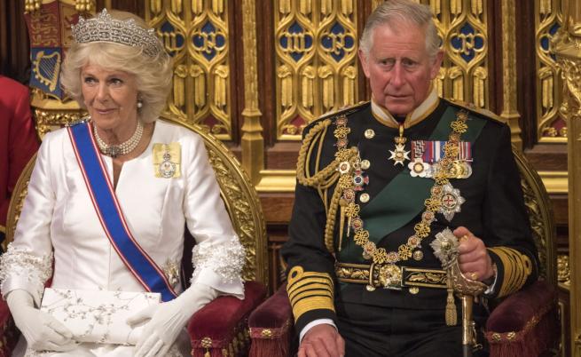 Британците подкрепят „кралица Камила“, рейтингът на принц Хари и Меган Маркъл се срина