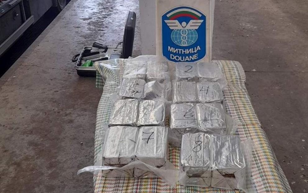 Митническите служители откриха 13.260 кг хероин при проверка на товарен