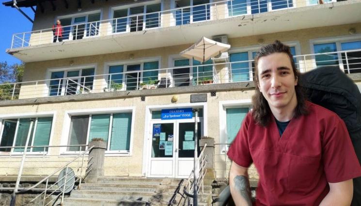 Доктор Мартин Стефанов - Млад доктор трепе ковид още преди клетвата си