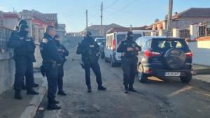 В ромския квартал на Карнобат се провежда мащабна полицейска акция