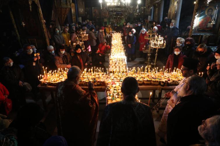 църква свещи празник Харалампий