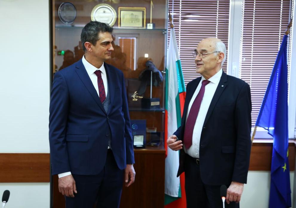 Наистина съм впечатлен, че постът на председател на КЕВР се