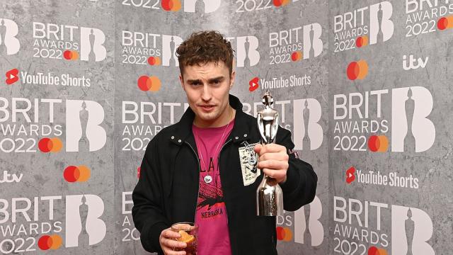 Сам Фендер ще превърне статуетката си за наградата БРИТ в кран за наливна бира