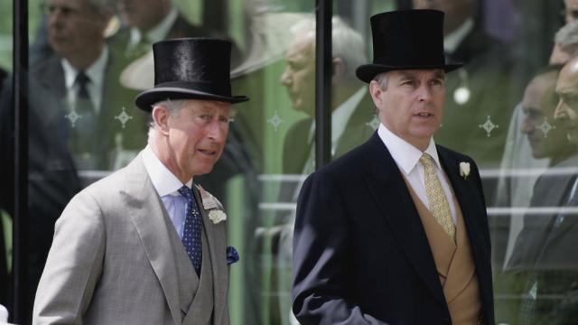 Принц Чарлз е изгонил брат си Андрю от замъка Уиндзор
