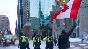 Канадската полиция разчисти протестиращите и автомобилите които блокираха жизнено важен