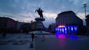 Повечето квартали на македонската столица Скопие от няколко часа са