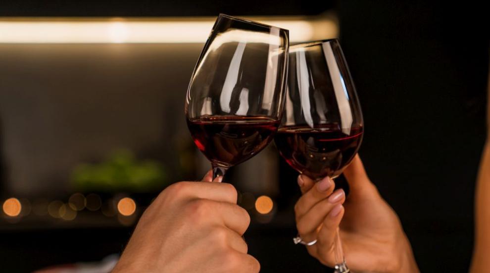 Негово и Нейно Величество виното и любовта - какво празнуват българите (СНИМКИ)