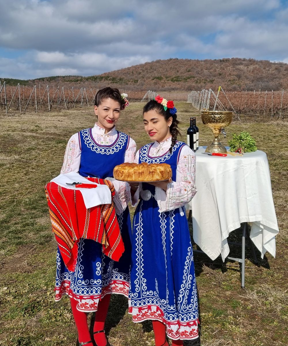 Ритуално зарязване на лозята в землището на новозагорското село Еленово