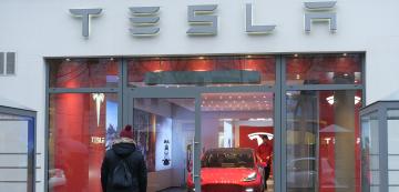 <p>Tesla Model 3 в дилърство в Берлин.</p>