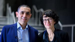 Двойката етнически турци които в Германия създадоха ваксината Комирнати срещу