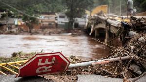 Осемнадесет души загинаха в резултат на проливните дъждове предизвикали свлачища