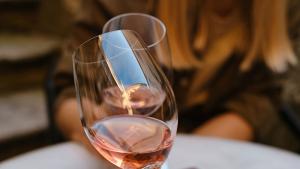 Чаша вино на ден не е вредна за здравето твърди