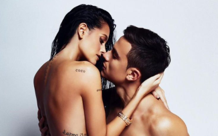 Дибала и красивата му половинка се сгодиха на Фонтана ди Треви