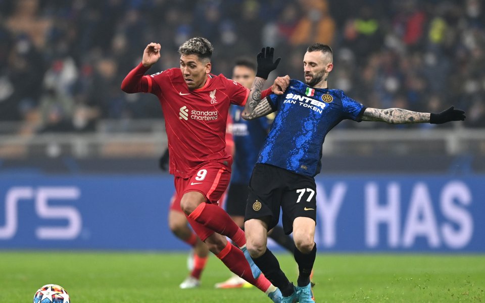 Отборите на Интер и Ливърпул играят при в първия двубой
