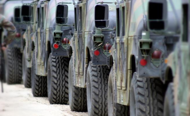 Близо 10 руски военни конвоя напуснаха Крим след маневри
