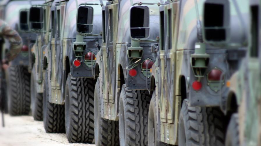 Близо 10 руски военни конвоя напуснаха Крим след маневри