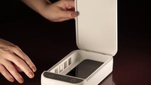 Онлайн търговци предлагат чудодейни уреди за дезинфекция на телефони бижута