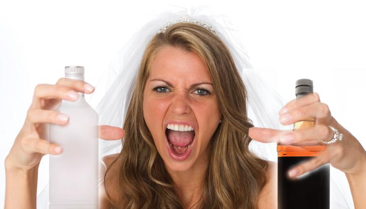 булка - Булка побесня от перспективата на сватбата й да няма алкохол и намери радикален изход от ситуацията – захвърли роклята си и временно загърби идеята за брак