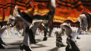 Национален фолклорен ансамбъл Българе излиза на най голямата открита сцена в