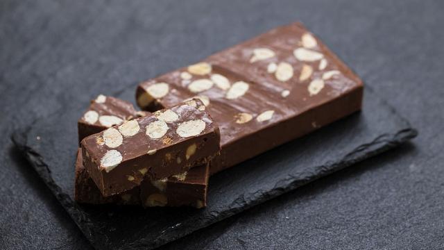 Нещо вкусно за уикенда: Шоколадова нуга (ВИДЕО)