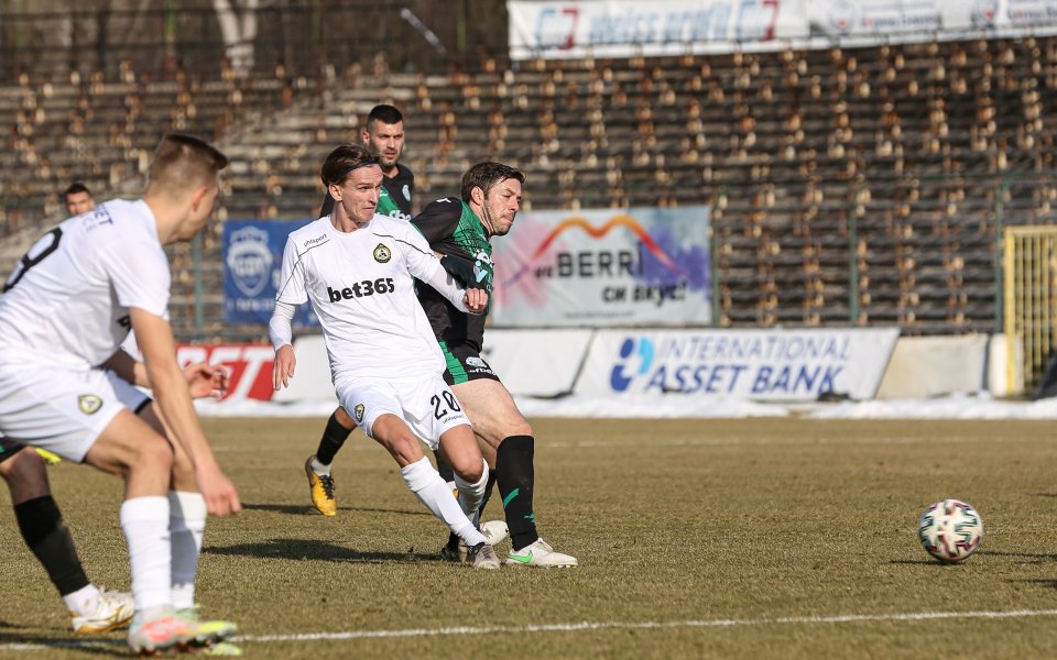 Беларуският халф Никита Николаевич е подписал договор със Славия. 24-годишният