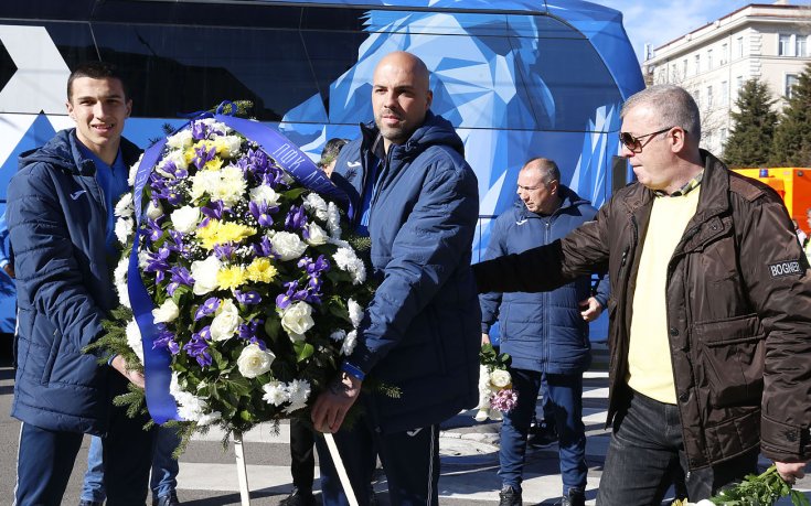 Левски почете паметта на Апостола, но ръководството запази мълчание