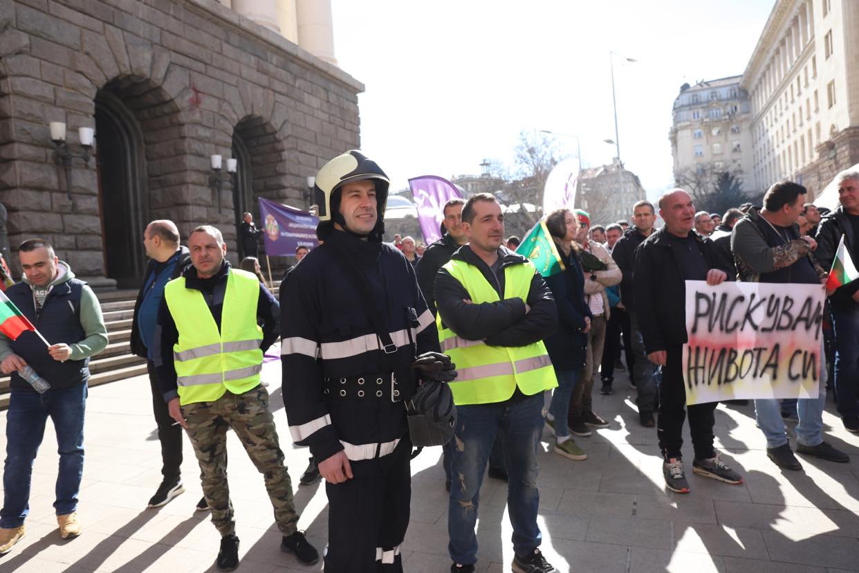 пожарникари протест