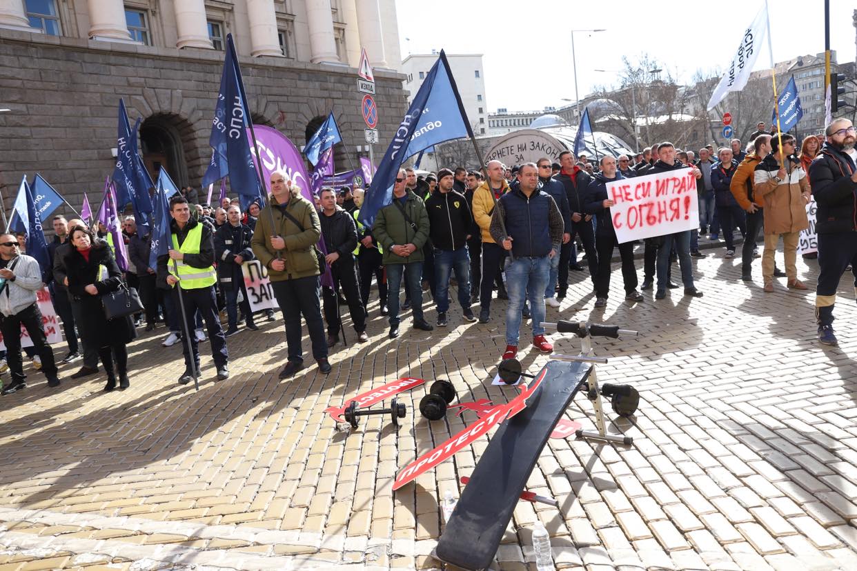 пожарникари протест