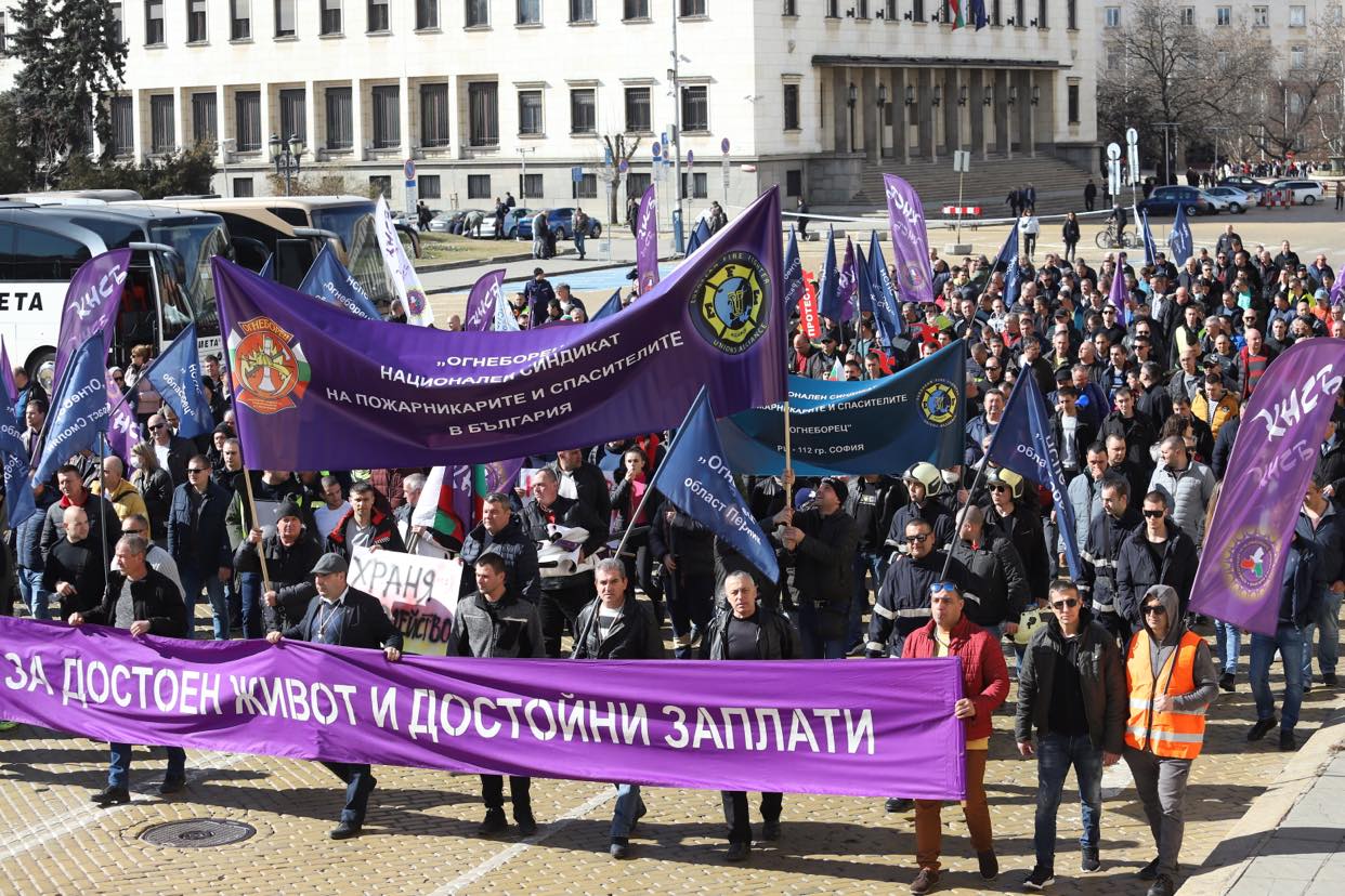 пожарникари протест