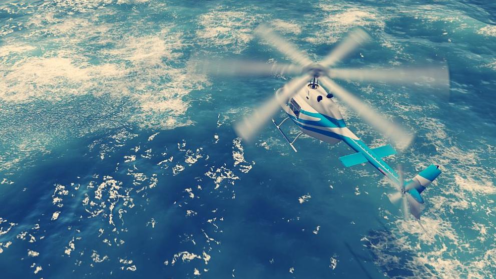 Хеликоптер се разби край плаж, пълен с почиващи в Маями.