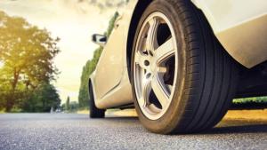 Три деца нарязаха гумите на кола в Кърджали съобщиха от