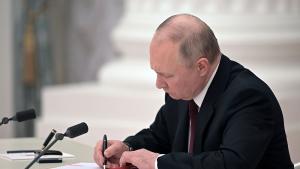 Руският президент Владимир Путин инструктира въоръжените сили на Руската федерация
