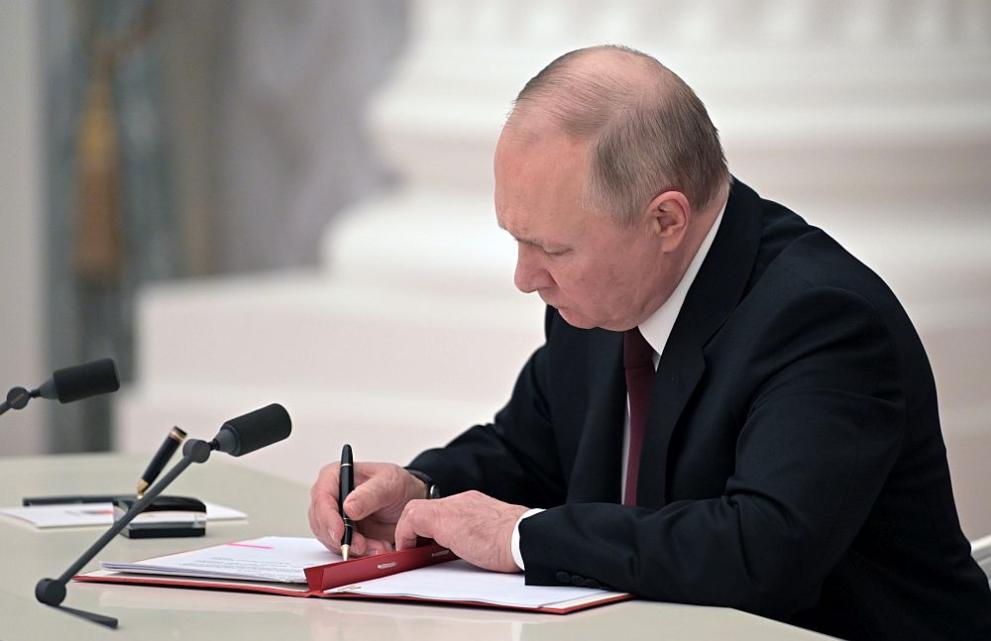 Президентът на Русия Владимир Путин нарече спекулации твърденията, че възнамерява