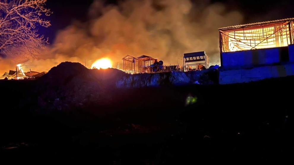 Пожар избухна късно снощи във ферма край великотърновското село Шереметя.