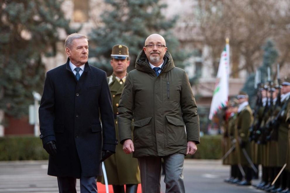 Министърът на отбраната на Украйна предупреди войниците, че ще се