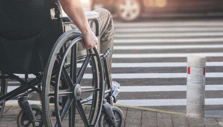 хора - Увеличават инвалидните пенсии с 8,3% като това ще струва на държавата над 1 млрд