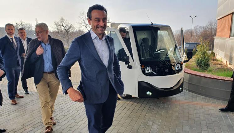 лорер - Даниел Лорер се похвали с производството на електрокамион