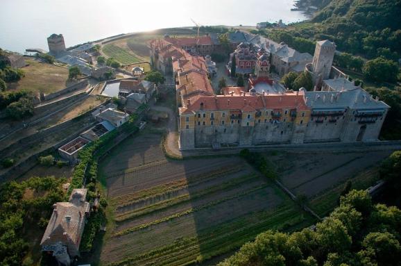  Иверският манастир има излаз на море