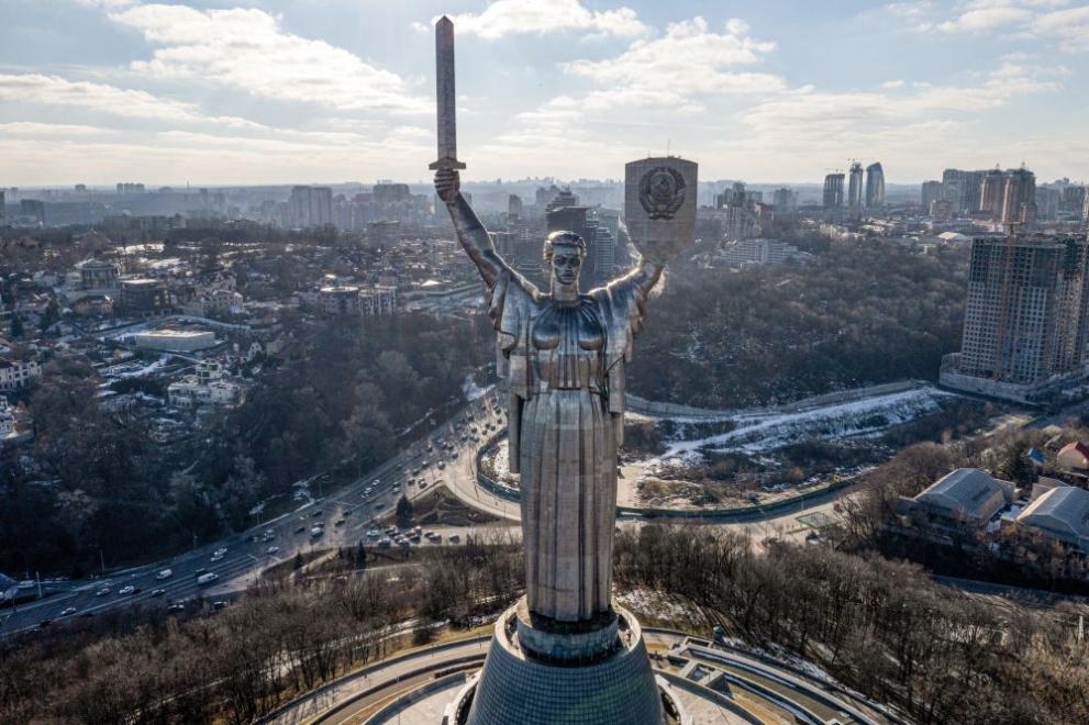 Украинският парламент одобри налагането на санкции срещу 351 руснаци, включително