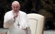 Папата: Не си научихме уроците и ни достига Трета световна война на парче