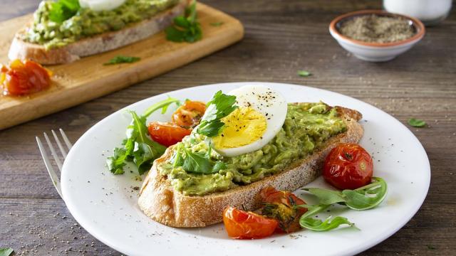 Зимната закуска е различна от лятната: Трябва да е хранителна