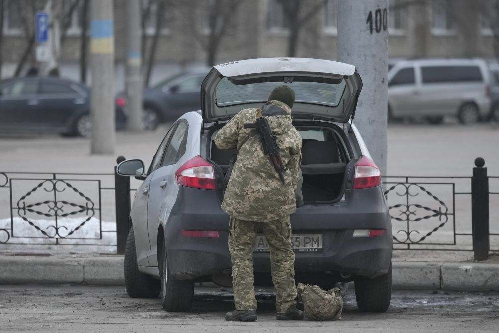 Рано тази сутрин, още преди изгрев слънце, Русия започна военна операция в Украйна