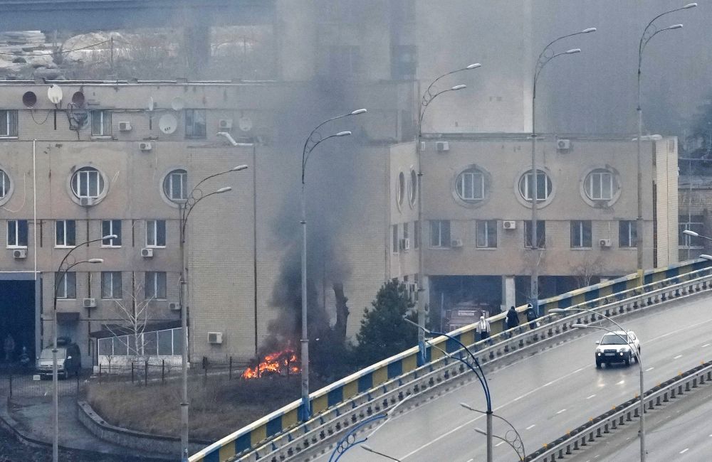 Рано тази сутрин, още преди изгрев слънце, Русия започна военна операция в Украйна